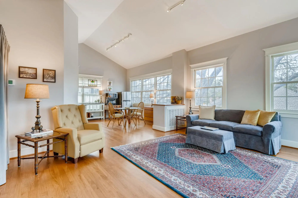 Texas Capitol Loft - 30 Day or More Rental - by PMI Austin Metro