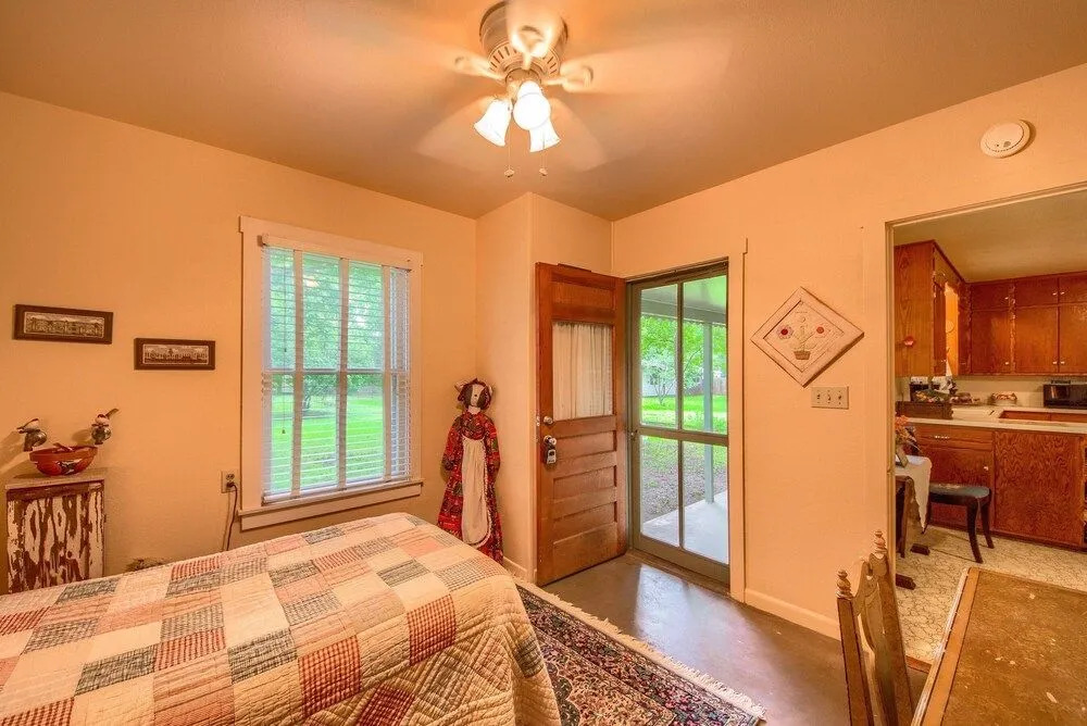 Das Mueller Guest Haus 3 Bedroom Home by RedAwning