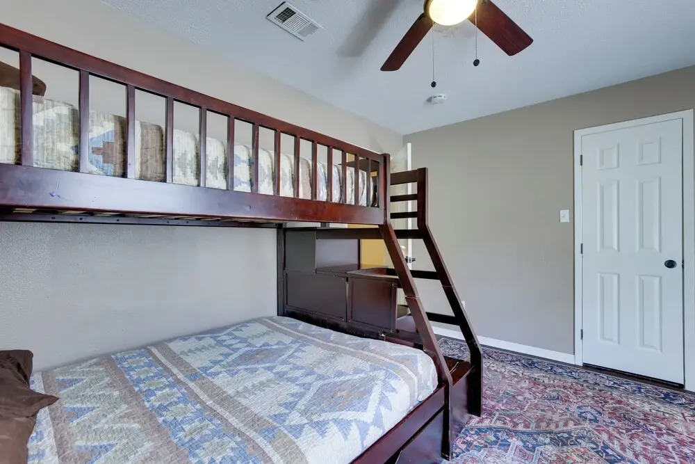 Near Airport & Interstate: Houston Area Townhome