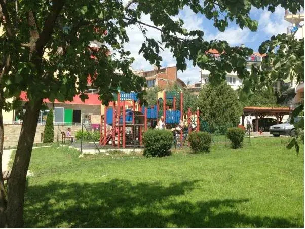 Yanis Guest House