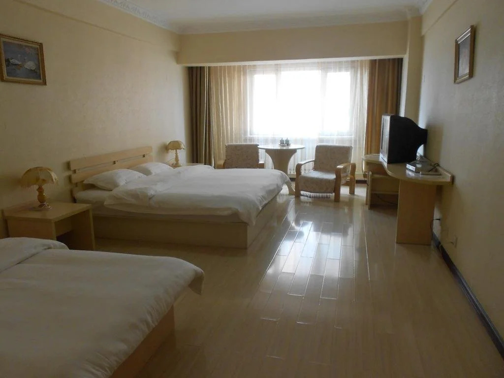 Super 9 Business Hotel
