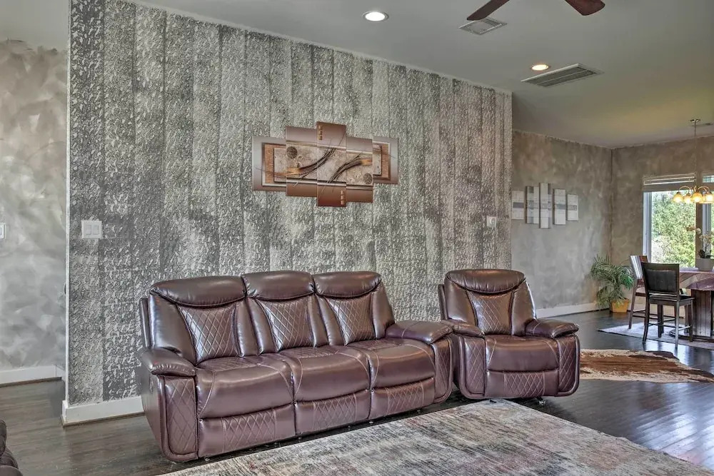 Central Houston Townhouse - 1 Mi to Downtown