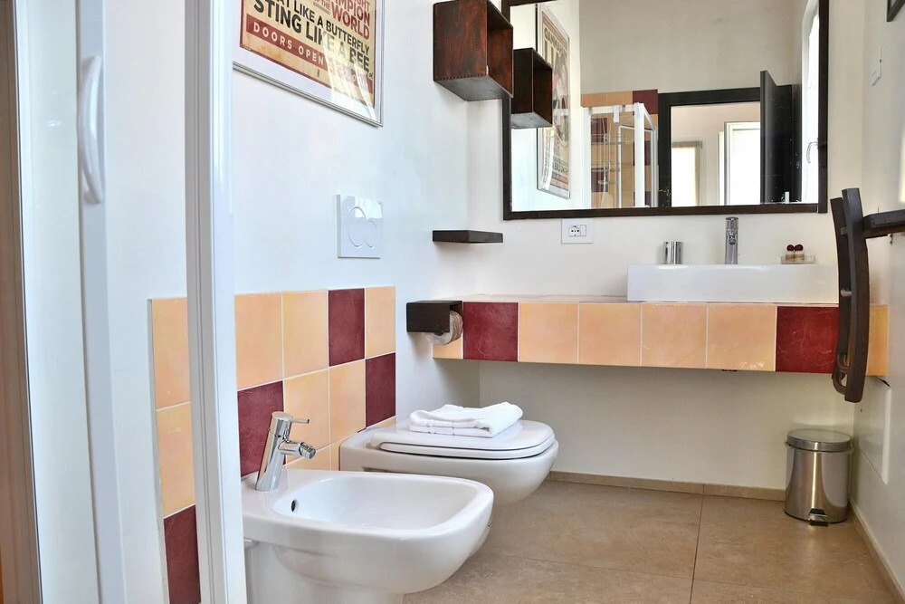 North House - Sleeps 4 Shared Pool Lake View in Torri del Benaco