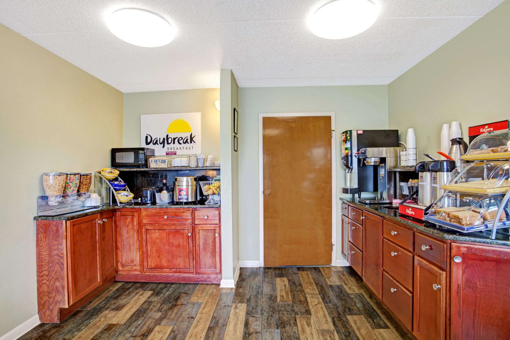 Days Inn by Wyndham Clarksville TN
