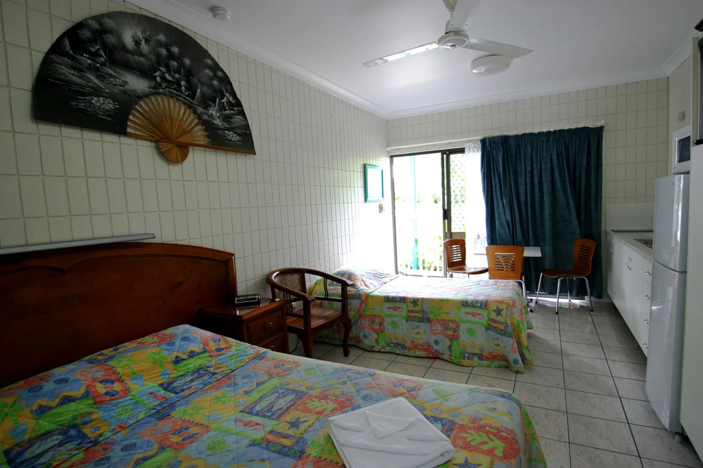 Tropical Palms Resort & 4WD Hire