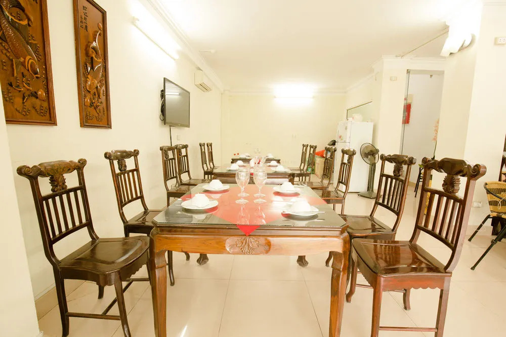 Ho Sen Xanh Hotel