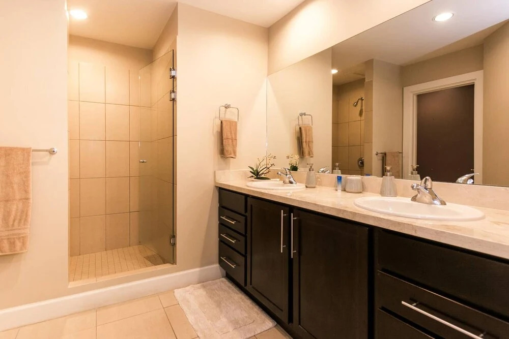 Stylish 1-bedroom That Opens on Pool -pacifico L303