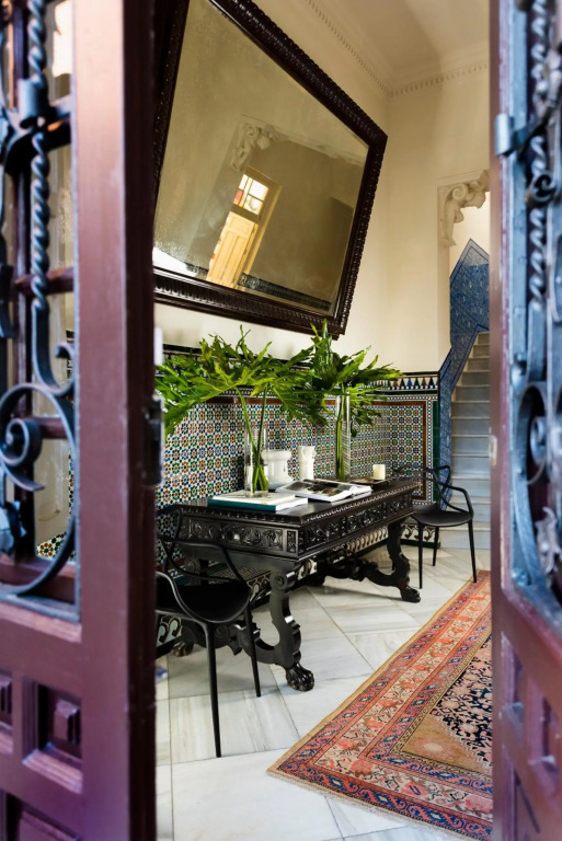 Villa Alfonso, Restored Palace House with gardens and Monuments Views