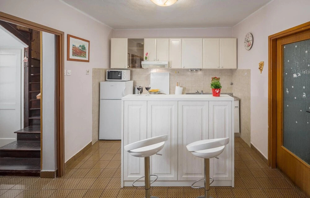 Awesome Home in Erzisce With Wifi and 2 Bedrooms
