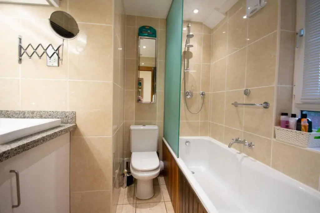 Tower Bridge 2BR apartment for 6 with terrace