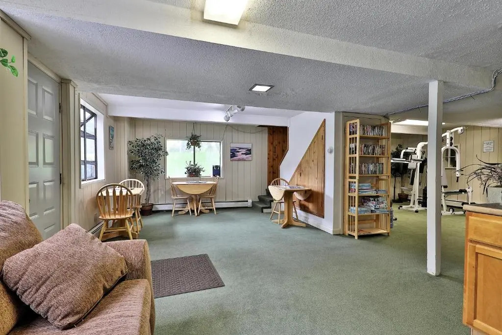 Cedarbrook Queen Studio 207