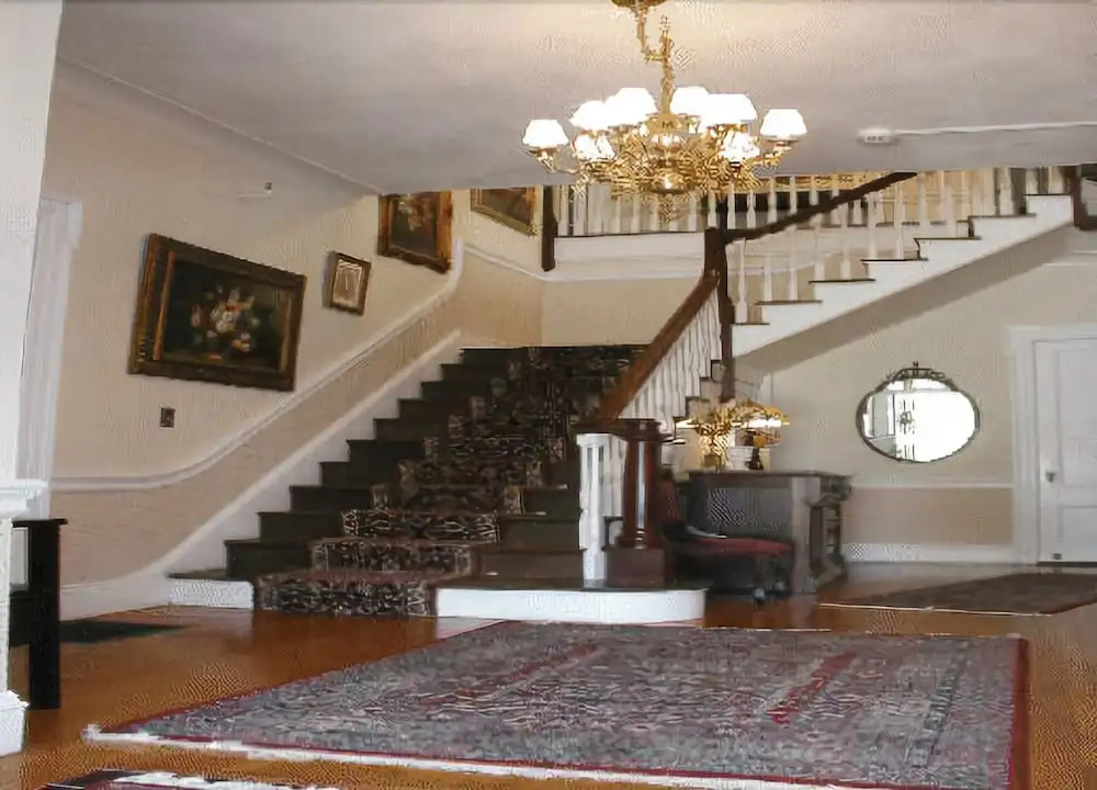 Eden Manor