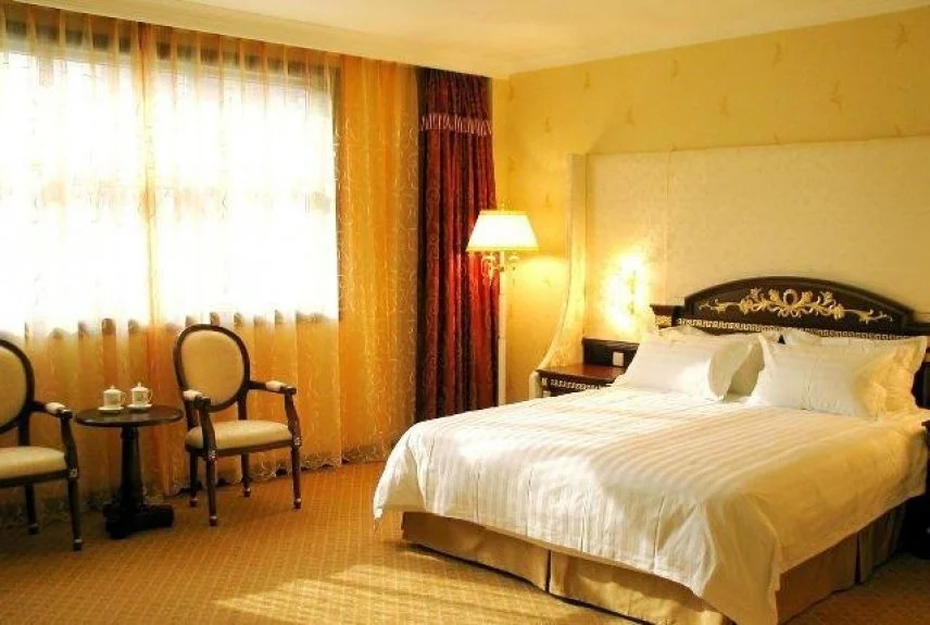 Huazhong Holiday Hotel