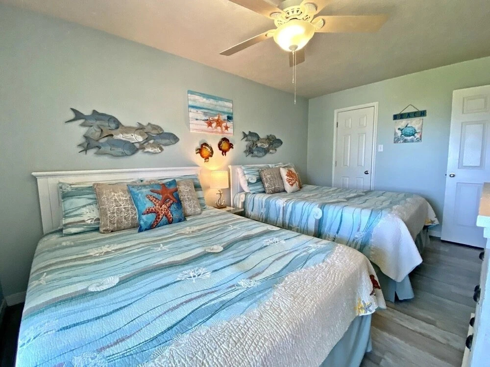 Stay Salty 3 Bedroom Home by RedAwning