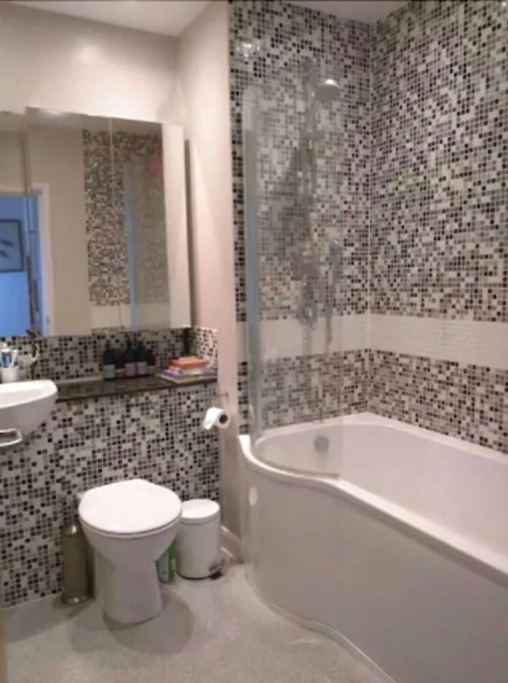 Spacious 2BR Home in Surrey Quays W/terrace
