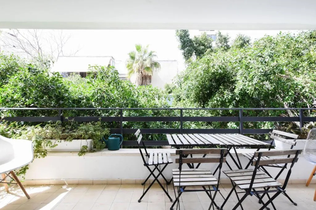 Sunny 3BR in Prague 8 by HolyGuest