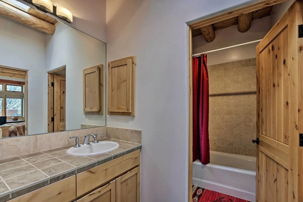 Adobe-style Home w/ Views < 5 Mi to Santa Fe Plaza