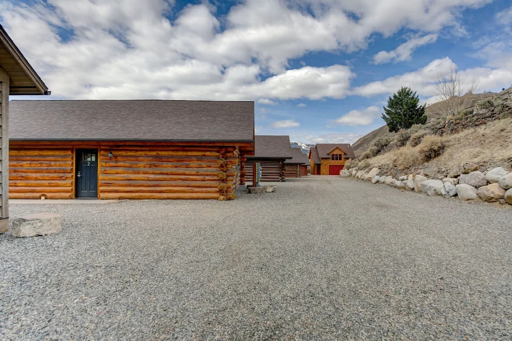 Roosevelt Hotel & Cabins - Yellowstone