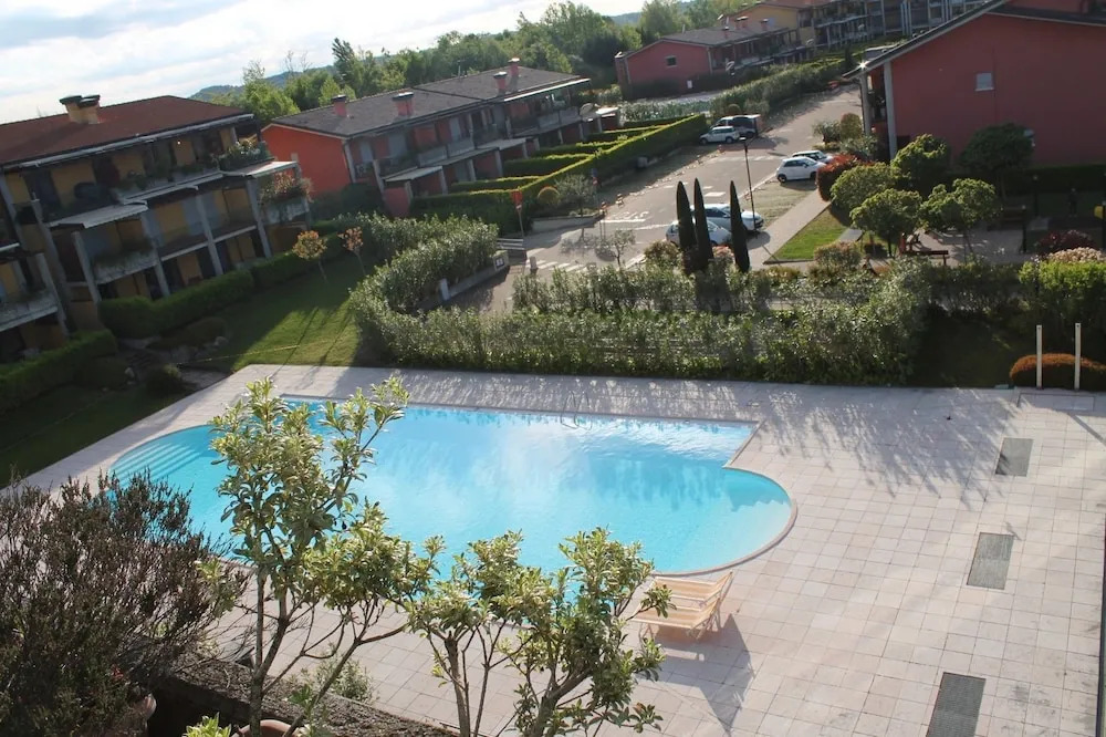 Paradise Lake View in a 5 pools exclusive residence DesenzanoLoft Official Partner Homes & Villas by Marriott Bonvoy