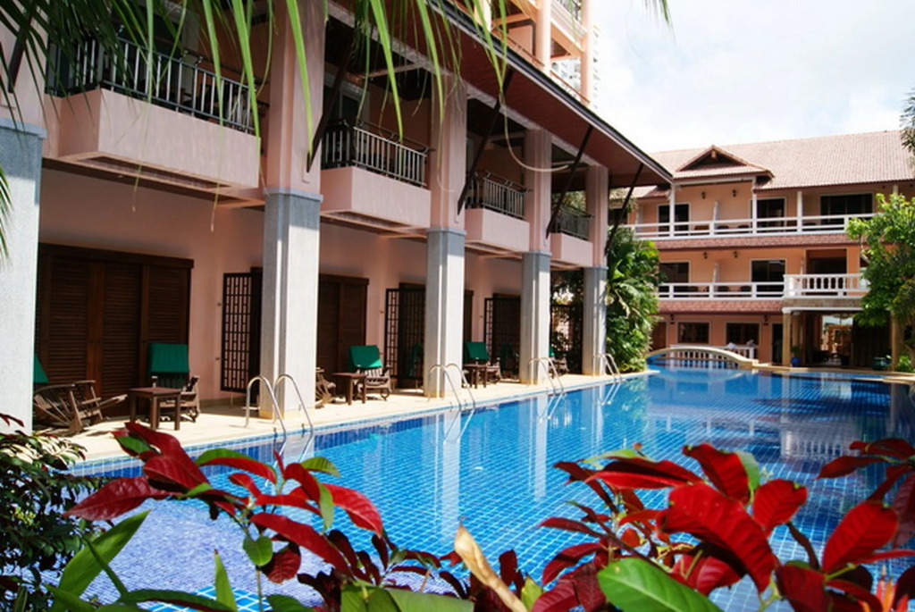 Thanthip Beach Resort