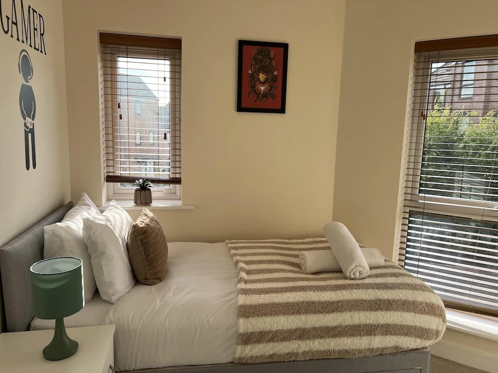 Cozy Retreat Sleeps 9 With Garden