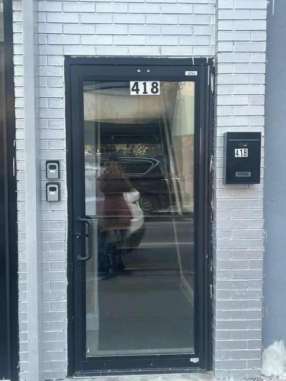 Cozy 2-3 Bedroom Apartment in Center City