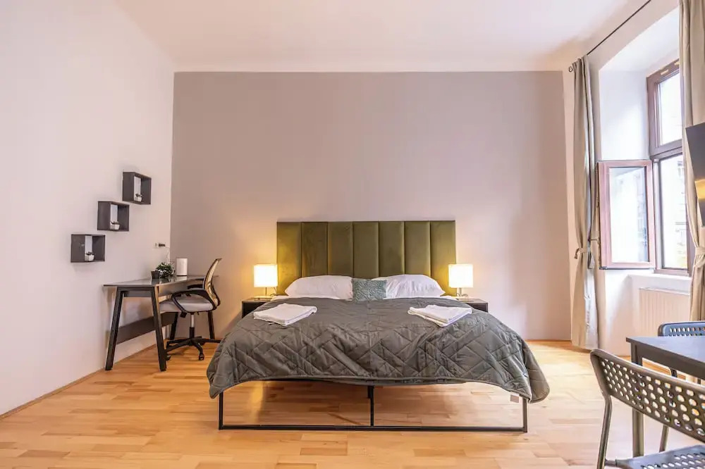 3 Apartments For 16 Near Lugner