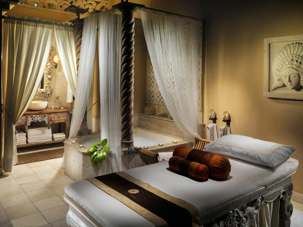 Royal Garden Villas, Luxury Hotel