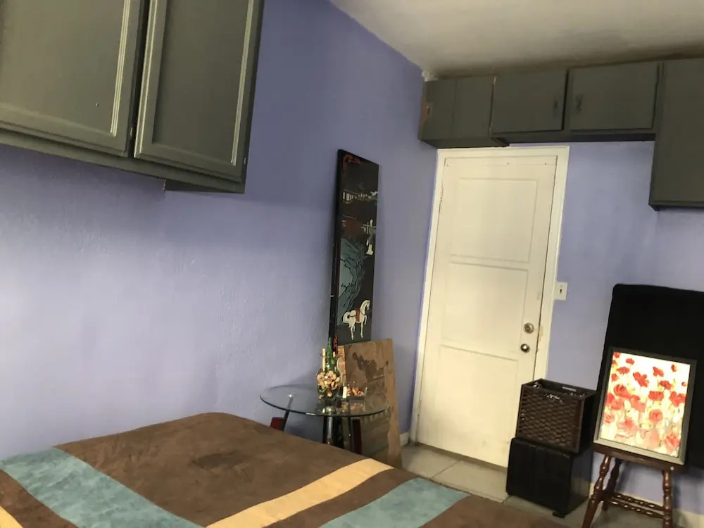 Hollywood Budget Guest Rooms