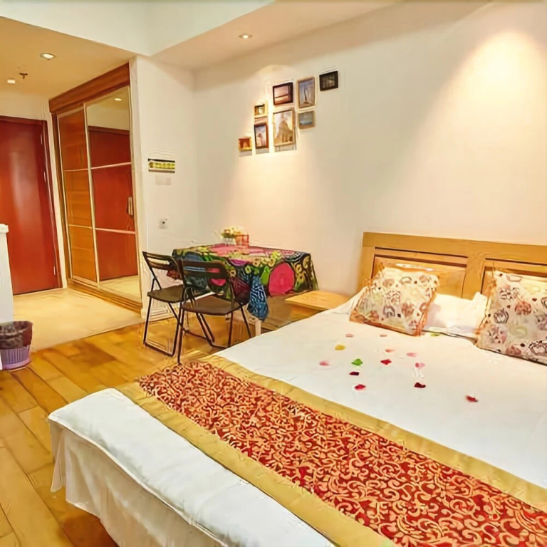 Zhanhong Apartment Hotel (Shanghai Disneyland Wanda Plaza)