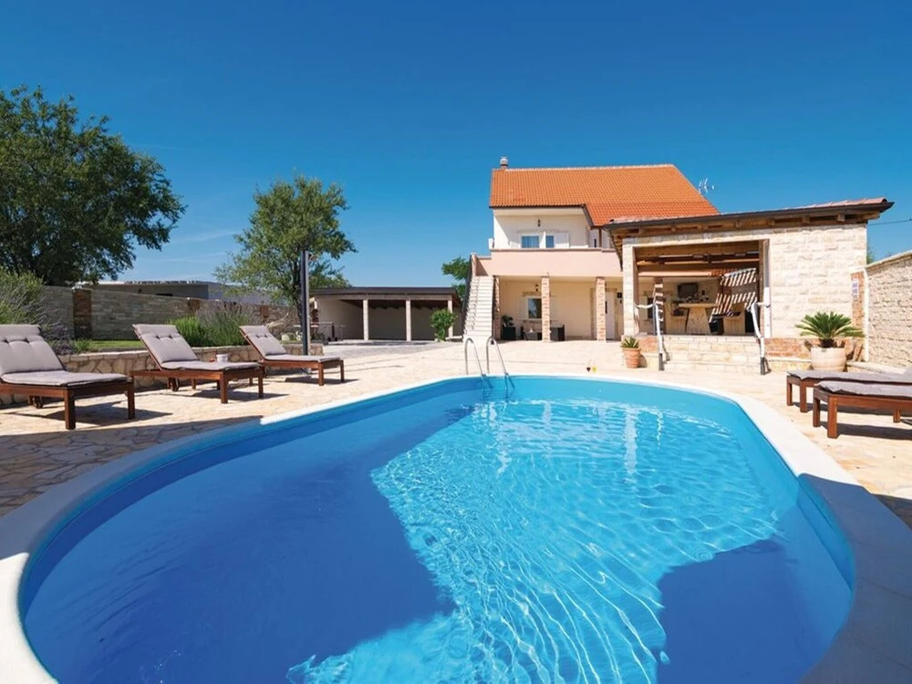 5 Villa Antique With Extra Large Pool