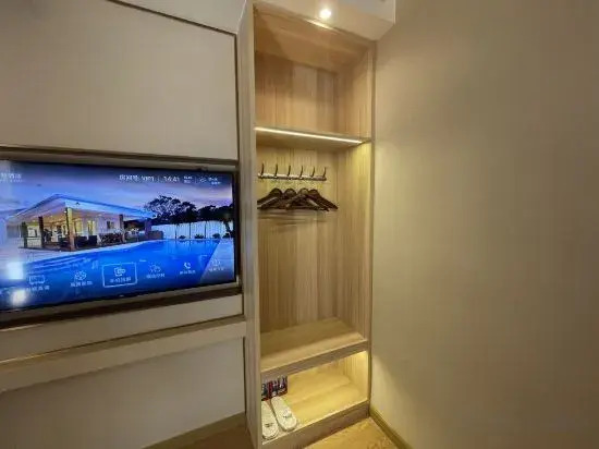 Shenzhen-Hong Kong Hui Hotel ( Convention Center Yitian Metro Station Branch)