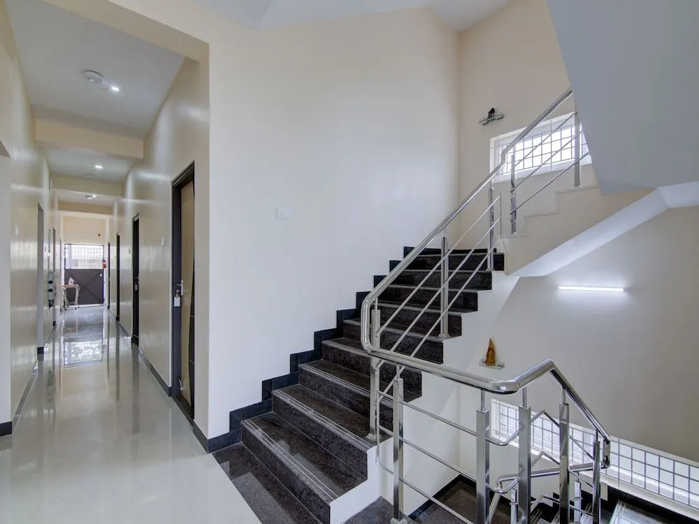 OYO Flagship 24147 Royal Stay