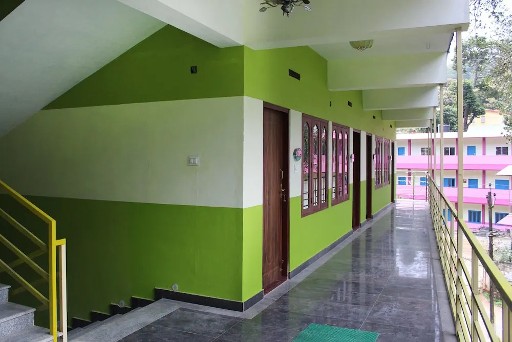 OYO 16541 Majestic Residency