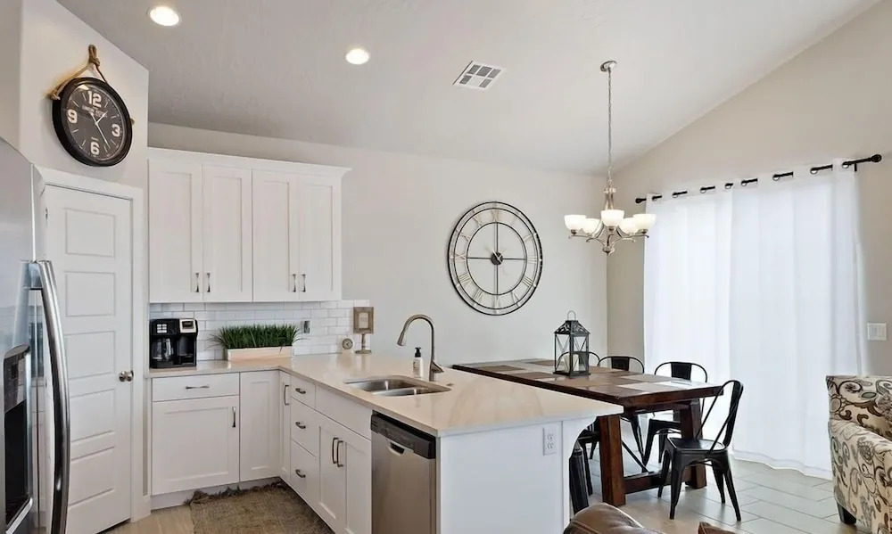Spacious Villa 5 minutes to Lake State park by Redawning