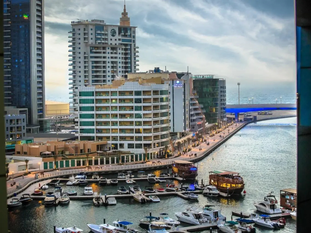 Espace Holiday Homes Dubai Marina