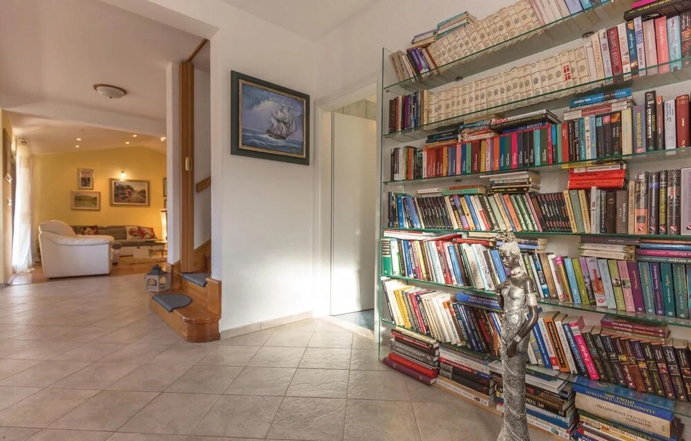 3 Bedroom Lovely Home In Blato Na Cetini