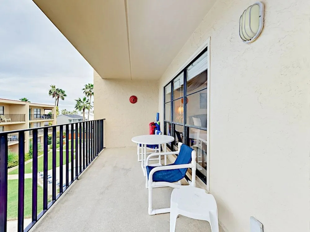 2BR w/ Pools & Gulf Views