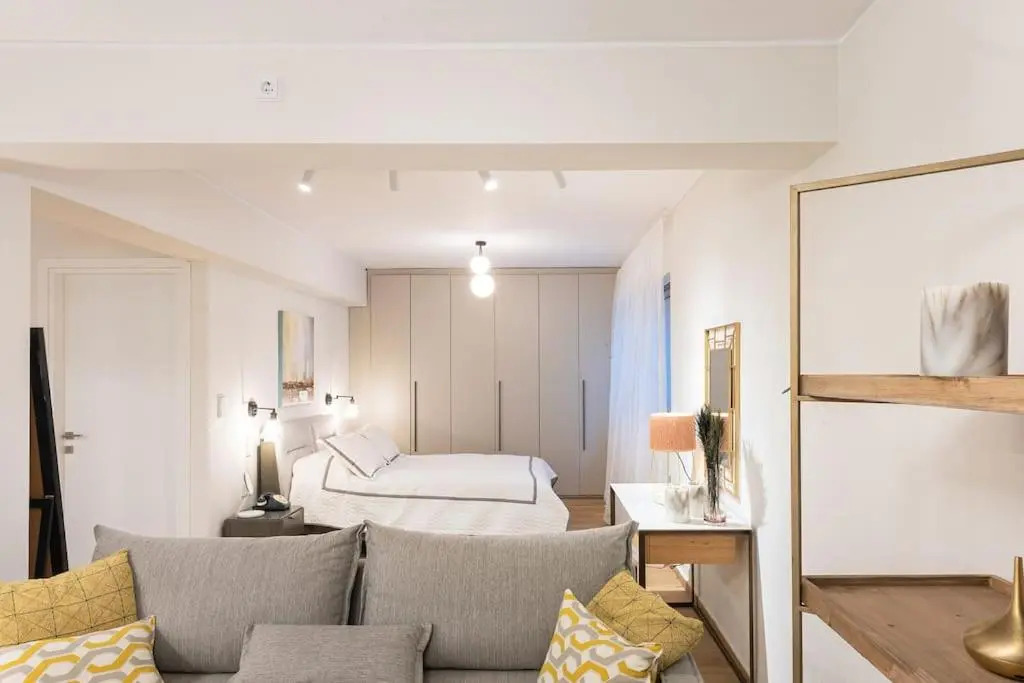 Large Elegant Studio, Kalathi Home Suites in Verga