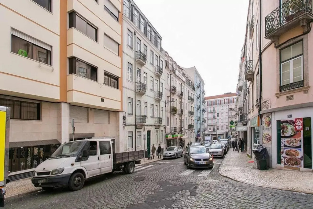 ALTIDO Luxurious 3-bedroom Apt with Terrace in Intendente
