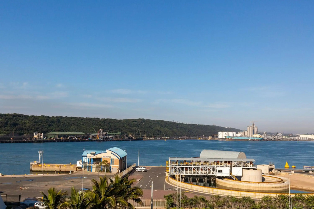 uSHAKA WATERFRONT - PALATIAL PRIVATE PENTHOUSE