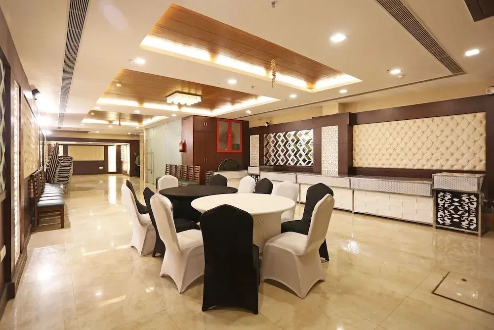 OYO 5614 Hotel Rolex Inn