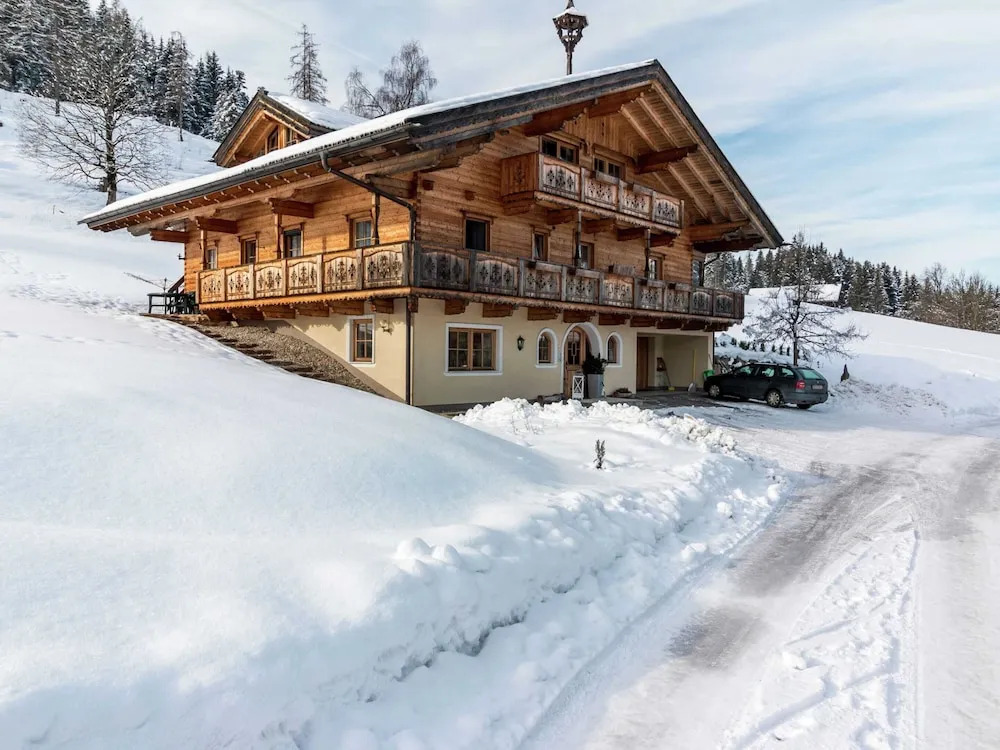 Sprawling Mansion near Ski Area in Salzburg