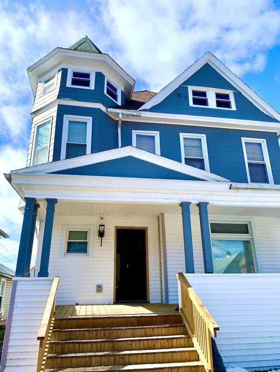 The Iron Scow - With Private Yard & Parking, Near Falls & Casino by Niagara Hospitality