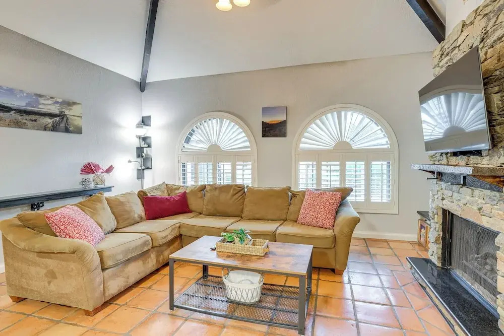 Walk to Park: Scottsdale Condo w/ Community Pool!