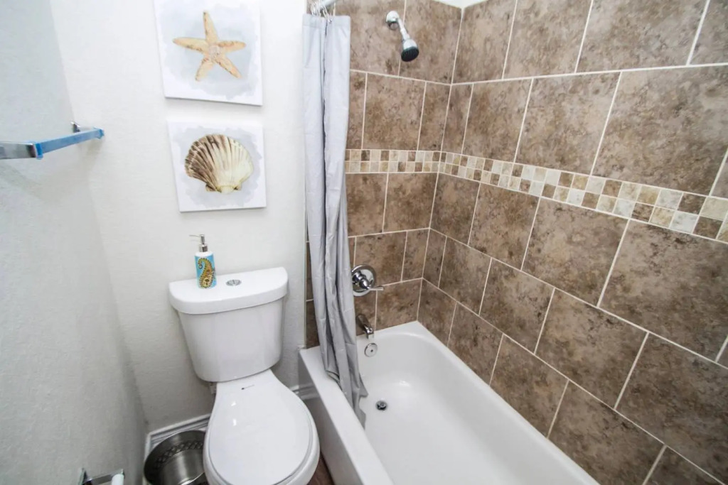 Cozy Remodeled 2br/2ba Near Downtown Sleeps 8