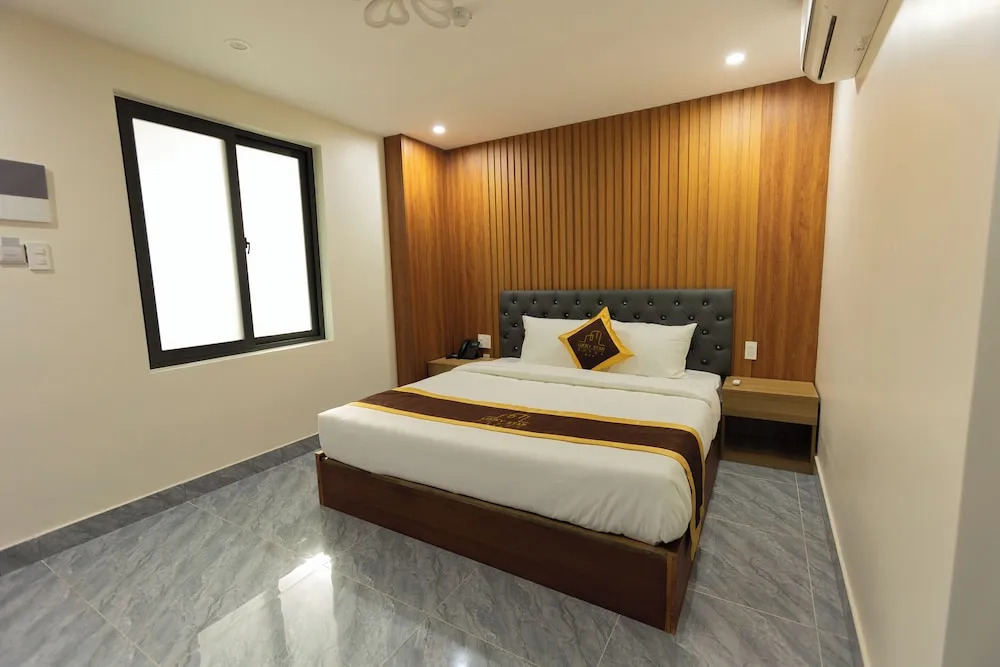 LuckyStar Hotel