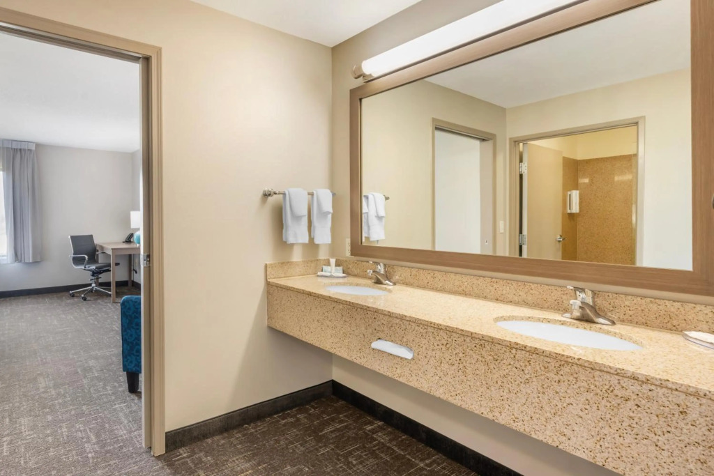 Clarion Pointe Sioux Falls Airport