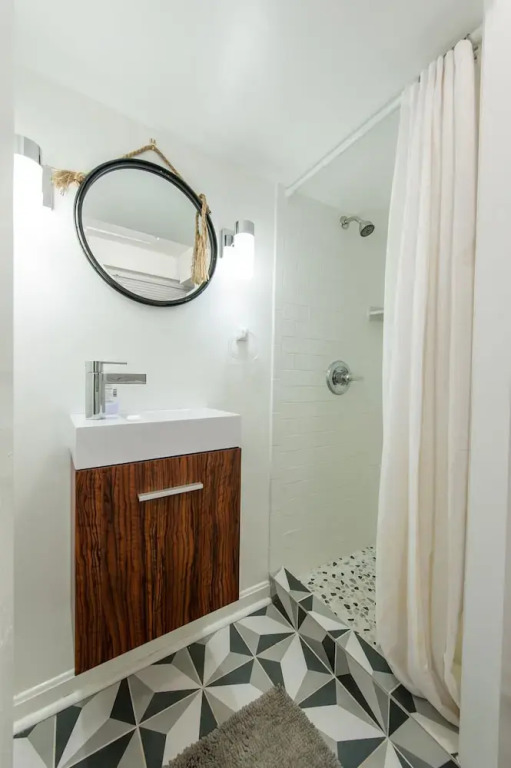 Honey Suite - Luxury Bed - Peaceful and Quiet Central D.C.