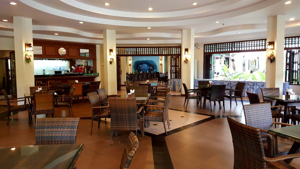 Hotel and Beach Bungalow at Lanta Resort